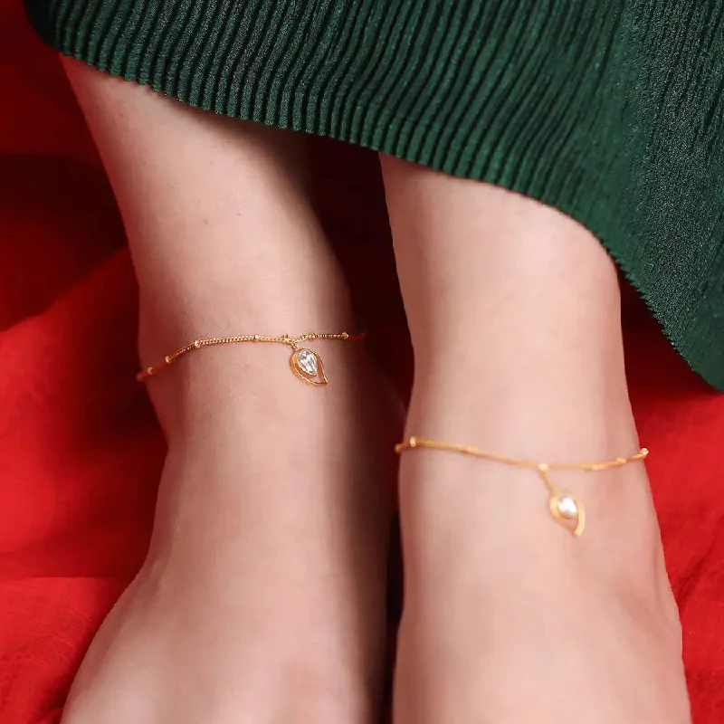 vintage anklets for women-Gold Plated Silver 92.5 Aam Ras White Stone Anklet