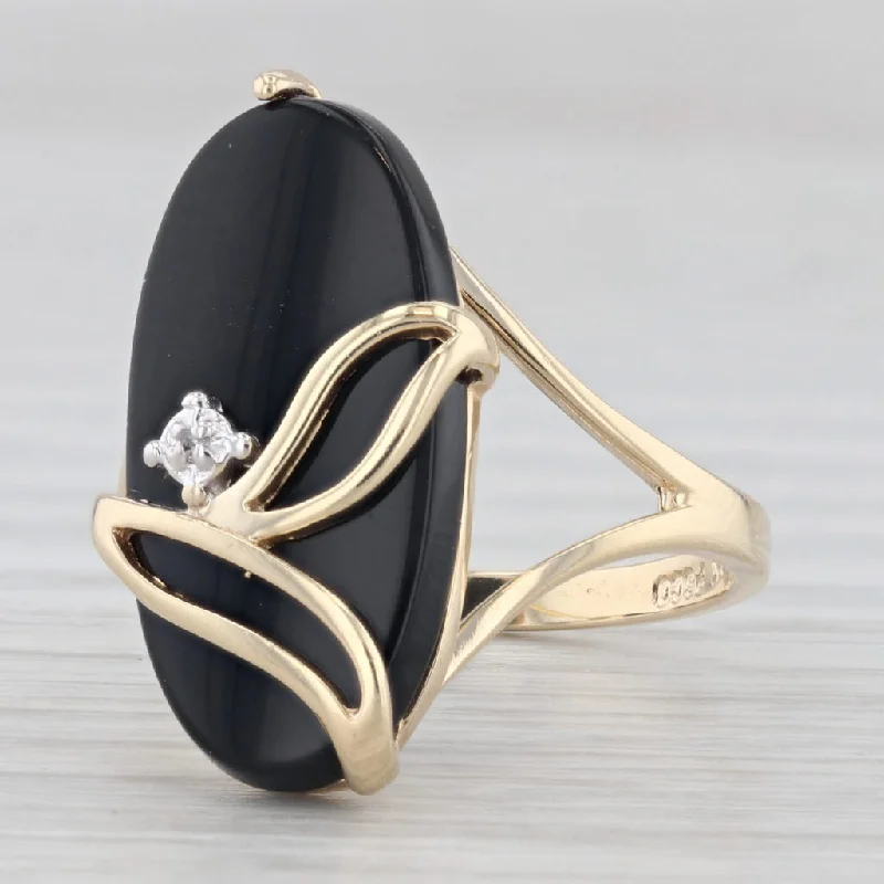 diamond and sapphire engagement rings for women-Vintage Oval Onyx Flower Signet Ring 10k Yellow Gold Size 7